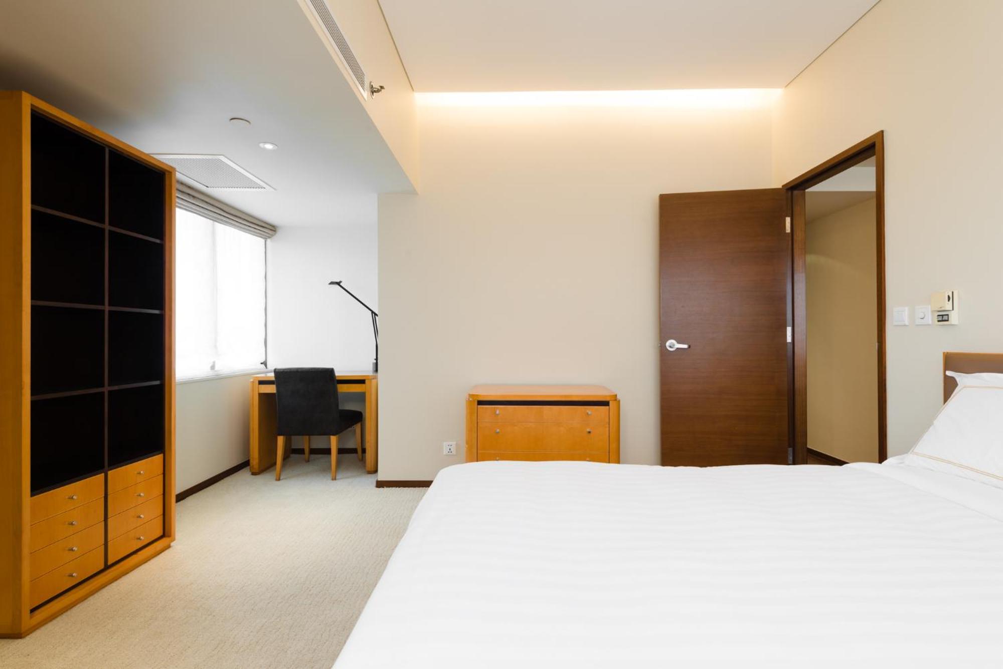 Shanghai Centre Serviced Apartment Екстер'єр фото