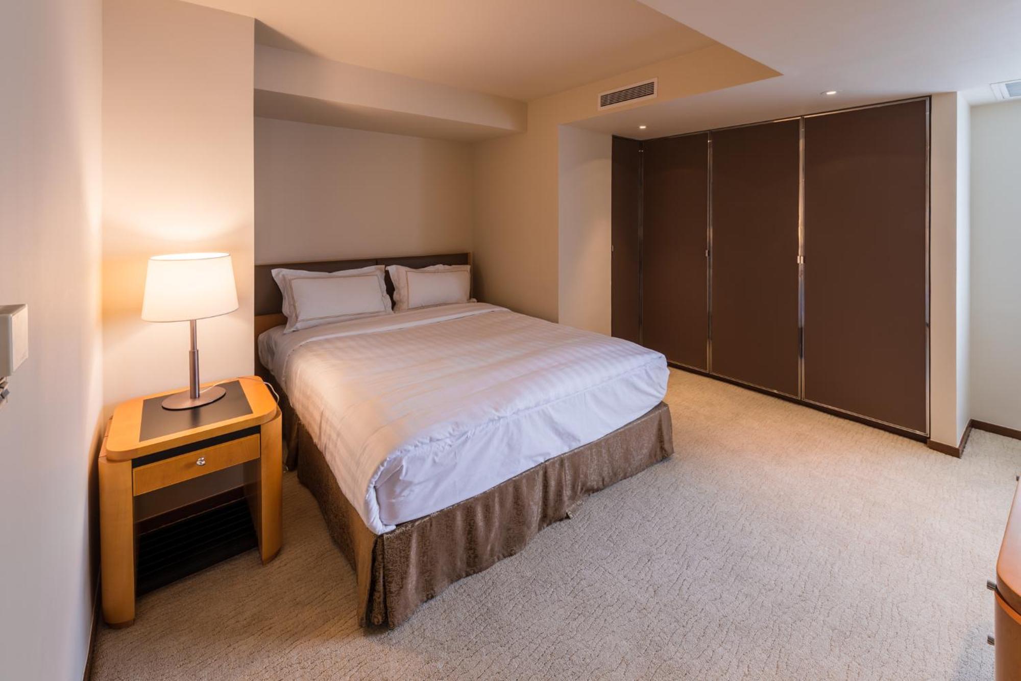 Shanghai Centre Serviced Apartment Екстер'єр фото